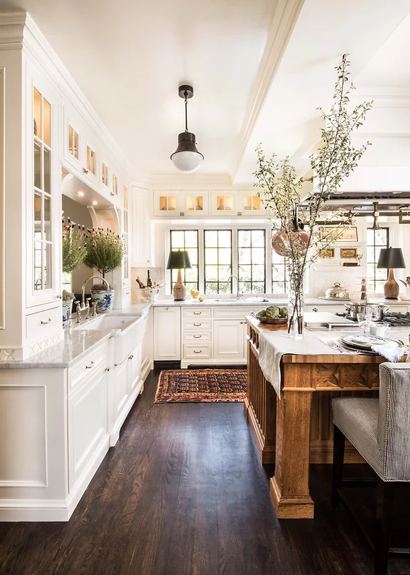 white traditional kitchen interior design idea